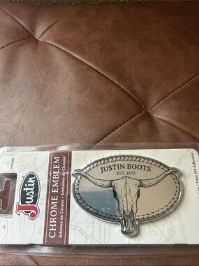 Justin Boots Silver and Cream Chrome Emblem